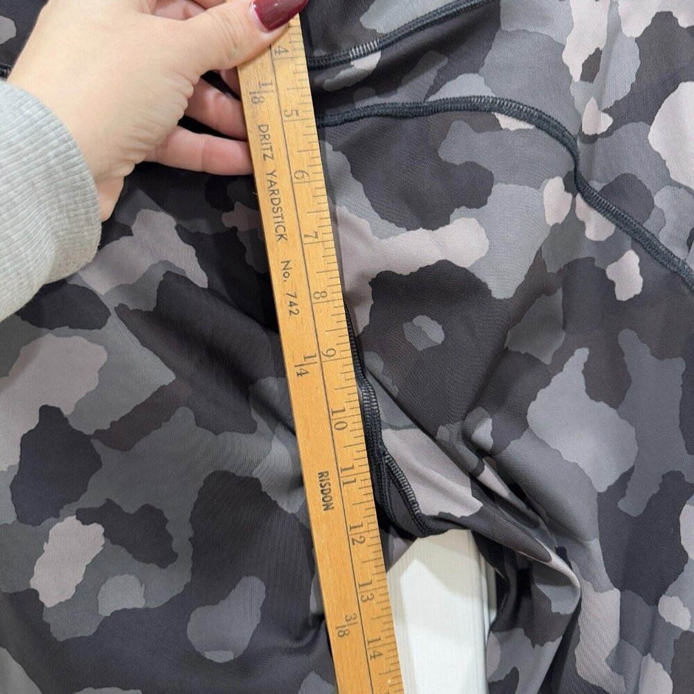 Athleta Lightning Camo‎ 7/8 Leggings-Gray Camo-Medium - Picture 5 of 9